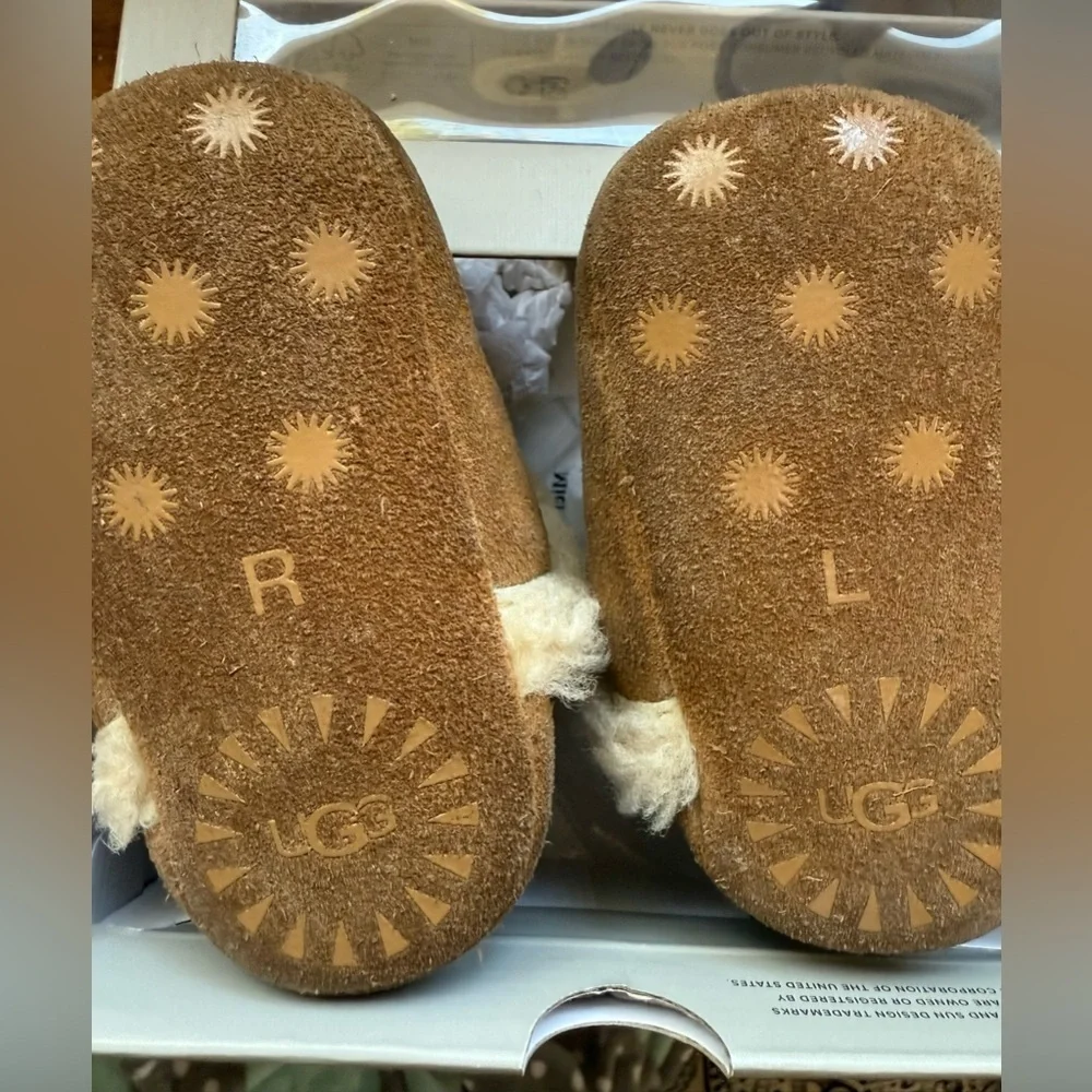 Baby UGG AUSTRALIA chestnut sheepskin boots S Small / 2-3 infant